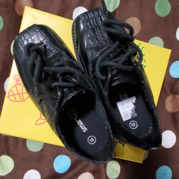 Shoes - Picture 7 of 8